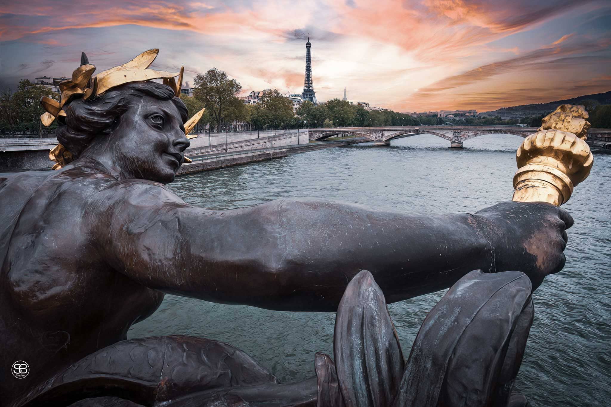 La Dame du Crépuscule Torchbearer of the Seine — Gaze Toward the Tower Pont Alexandre III, Paris — SB Studios Summer 2011