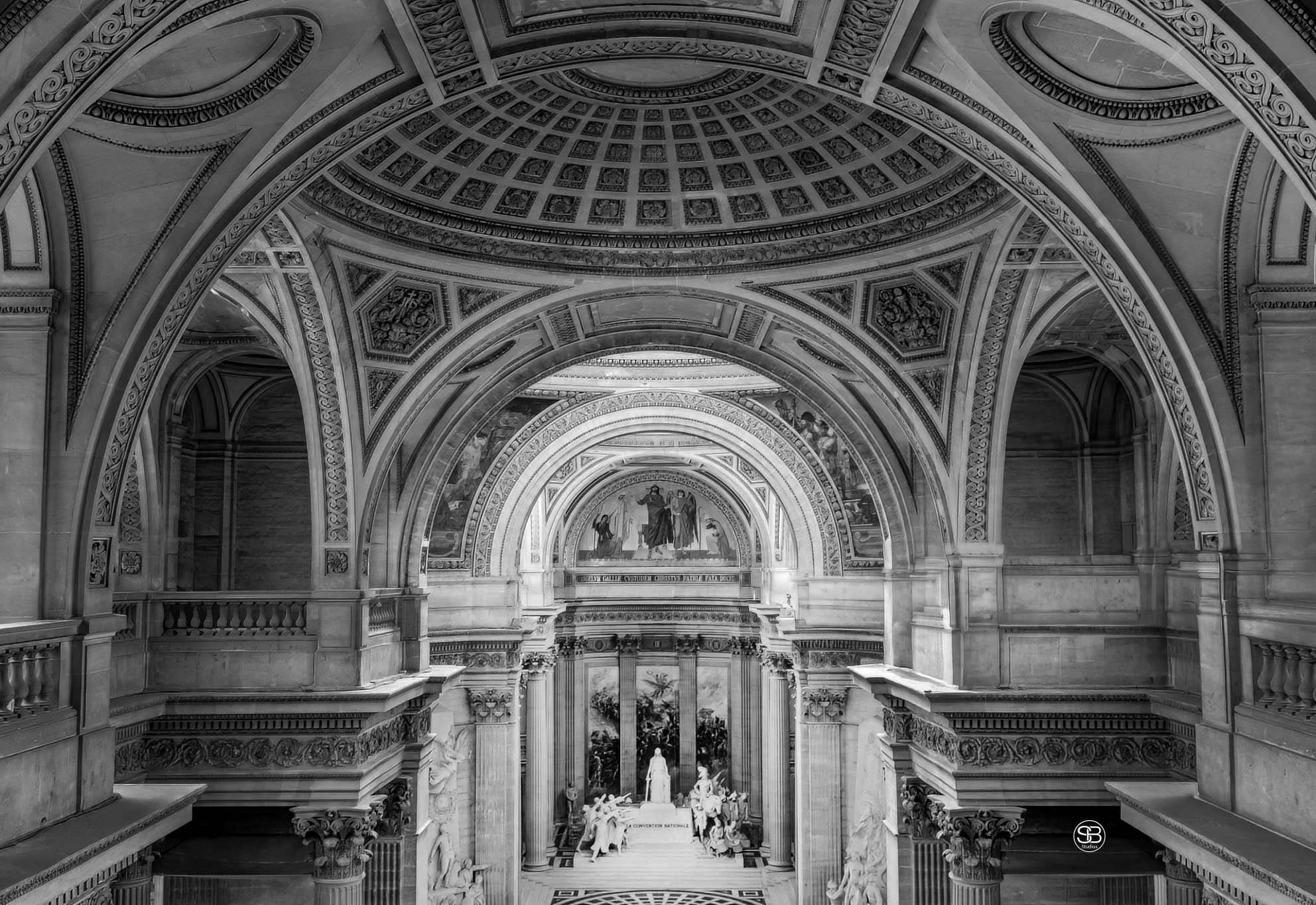 Couronne-de-Majesté-—-Sanctuaire-du-Panthéon-de-Paris-par-SB-Studios-2025
