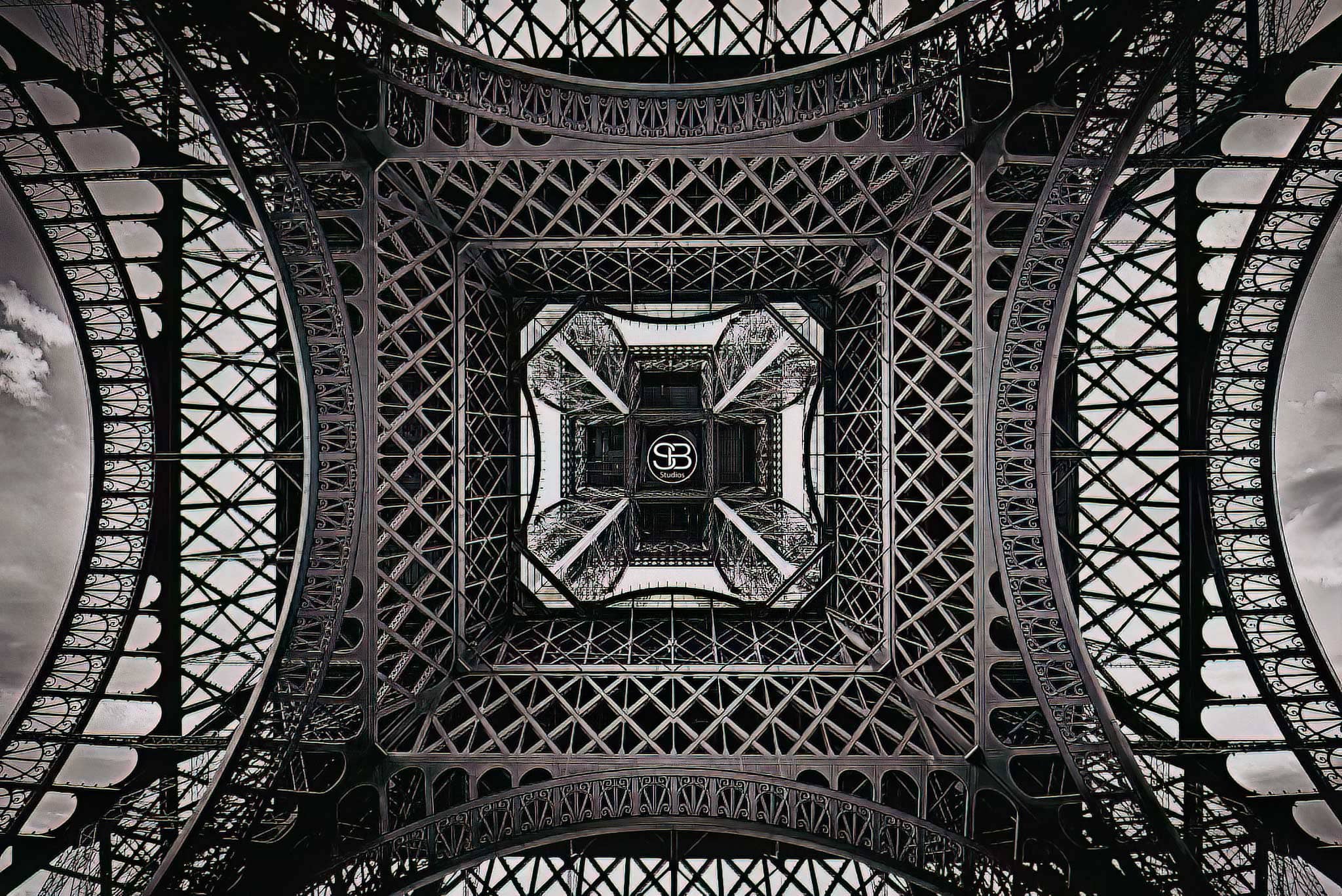 Sous-la-Tour-Eiffel-Paris-France-2011-par-SB-Studios